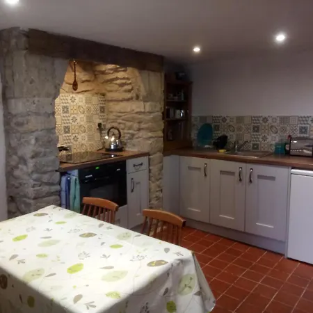 Swan Walkers Cottage-2